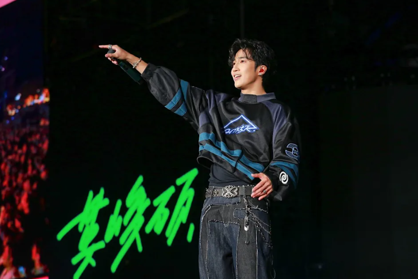 婁峻碩在新北耶誕城表演。(圖/TVBS提供)